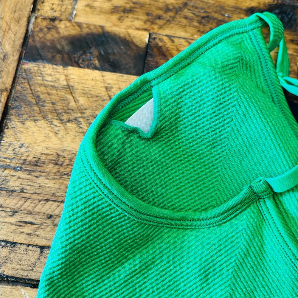 Fashion Nova Green Sports Bra and Shorts Set - Picture 6 of 7
